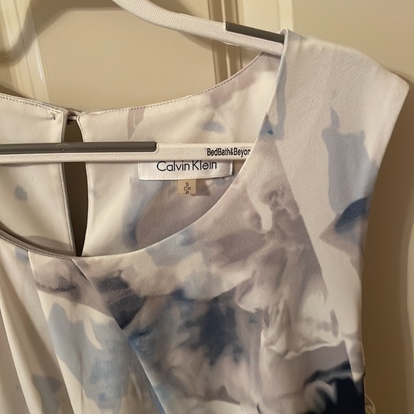 A Pretty Calvin Klein Top! - Picture 4 of 12